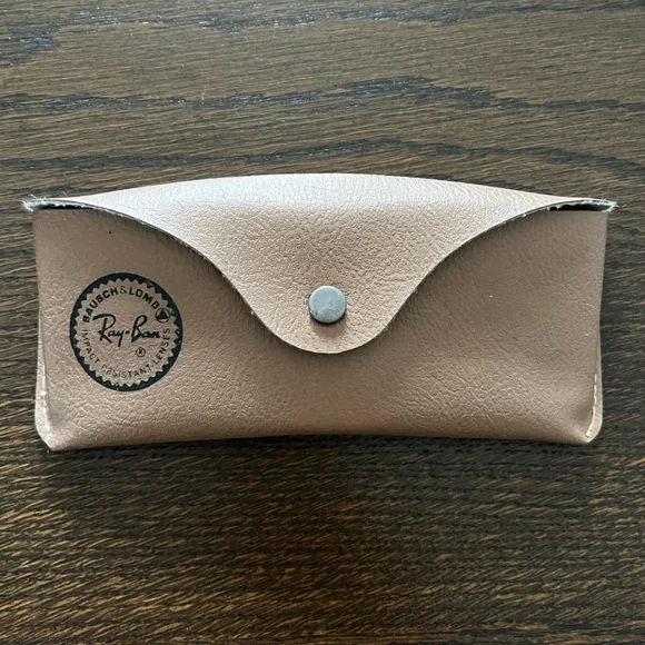 Vintage Ray-Ban Aviator Unisex Sunglasses - Picture 6 of 6